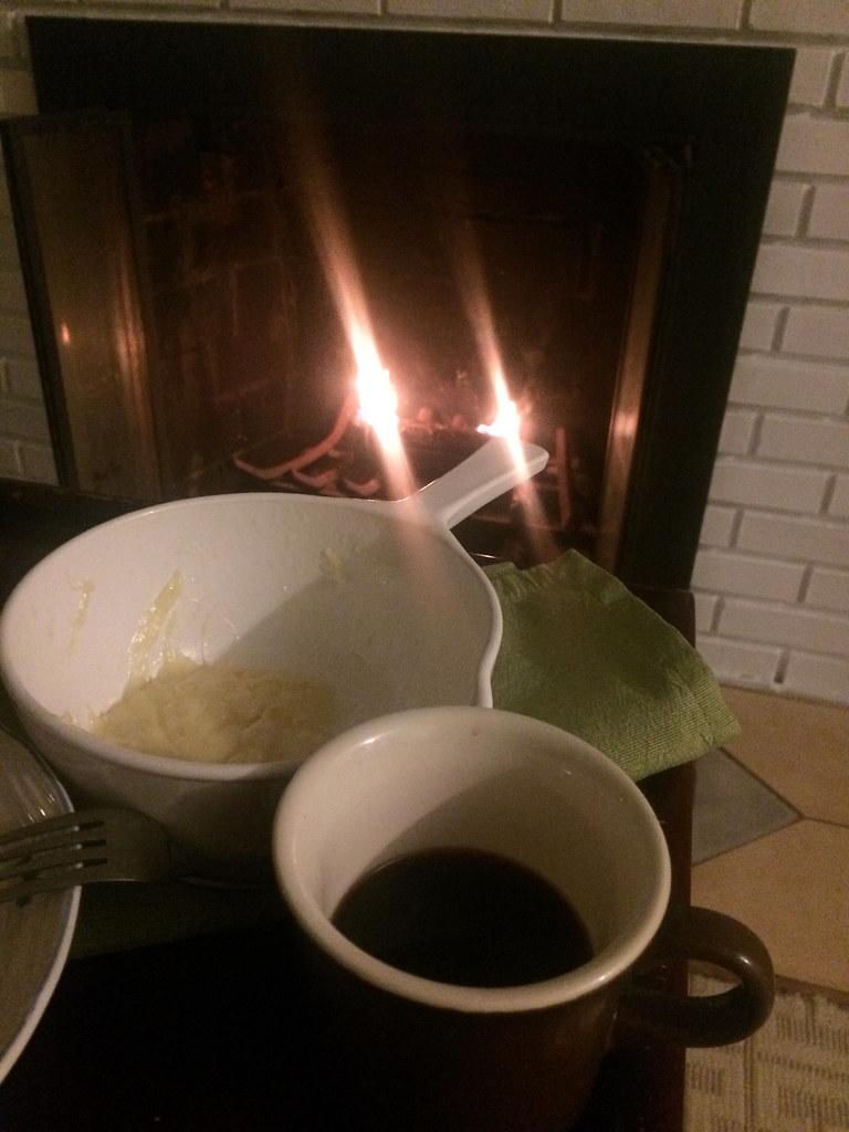 Mulled Wine and Cheese Fondue