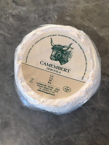 Camembert di bufala