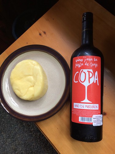 Copa Vino de Marañon y Mozzarella Cheese