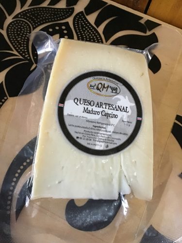 Quesos QM Maduro Caprino cheese