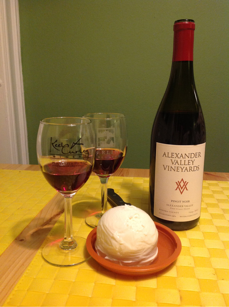 Pinot-Vember, Pinot Noir and Mozzarella 1